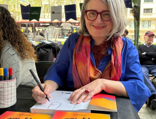 Glàfira Smith presenta i signa Trufa a La Setmana del Llibre en Català de Barcelona