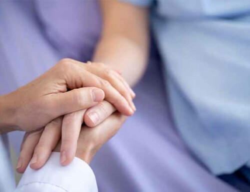 Voluntariat assistencial: escoltar i ajudar en el camí del càncer