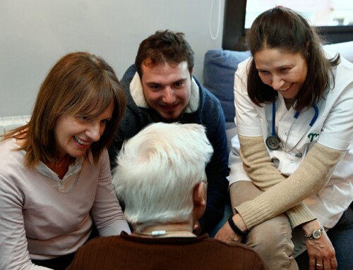 Un acord entre l’Oncolliga i l’equip PADES permet rebre atenció psicosocial a persones amb malalties avançades al Baix Llobregat