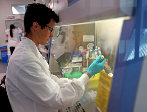 Moderna y Merck anuncian el éxito de la primera vacuna personalizada contra el melanoma